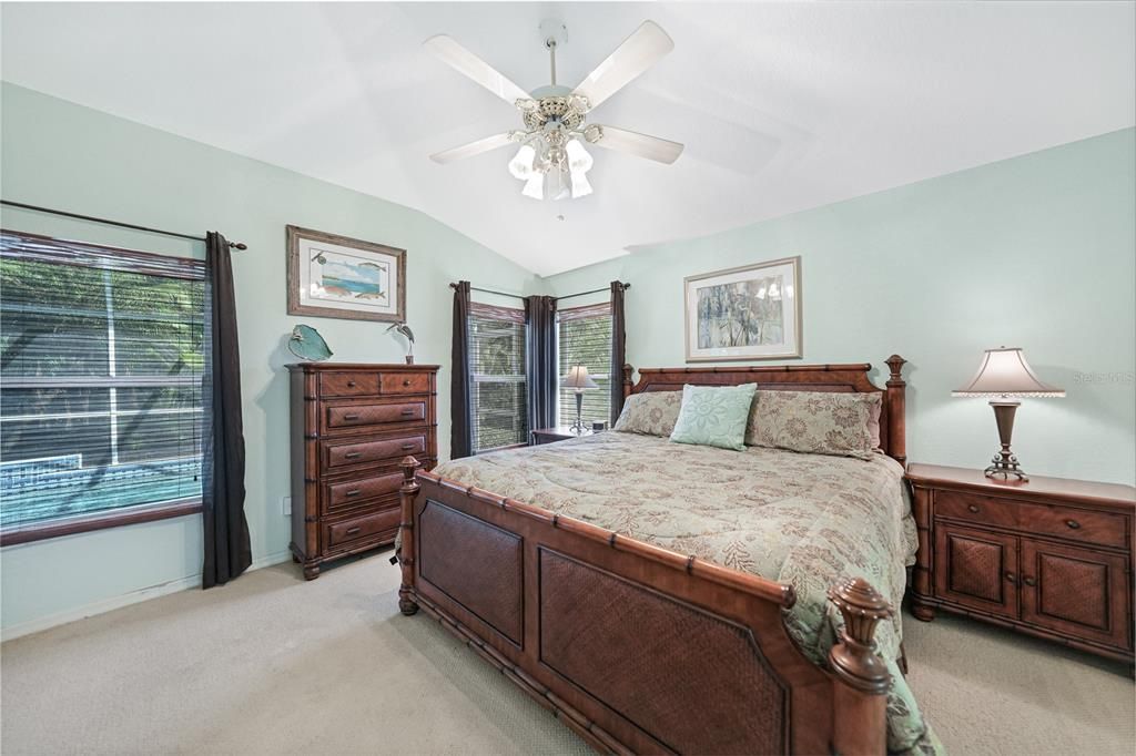 На продажу: $389,000 (2 спален, 2 ванн, 1282 Квадратных фут)