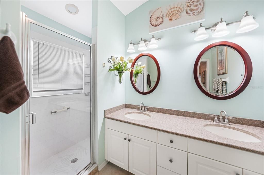 На продажу: $389,000 (2 спален, 2 ванн, 1282 Квадратных фут)