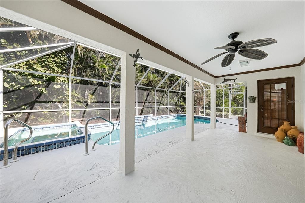 На продажу: $389,000 (2 спален, 2 ванн, 1282 Квадратных фут)