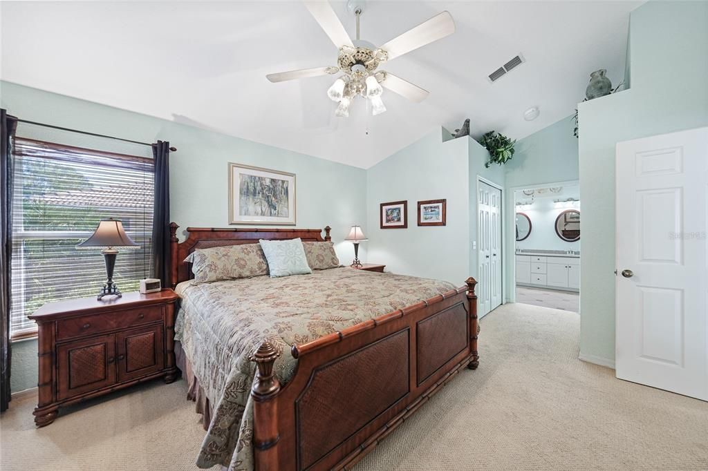 На продажу: $389,000 (2 спален, 2 ванн, 1282 Квадратных фут)