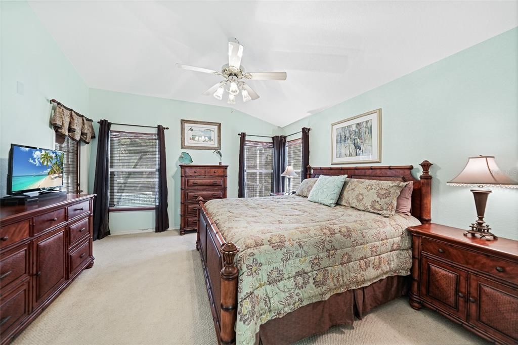 На продажу: $389,000 (2 спален, 2 ванн, 1282 Квадратных фут)