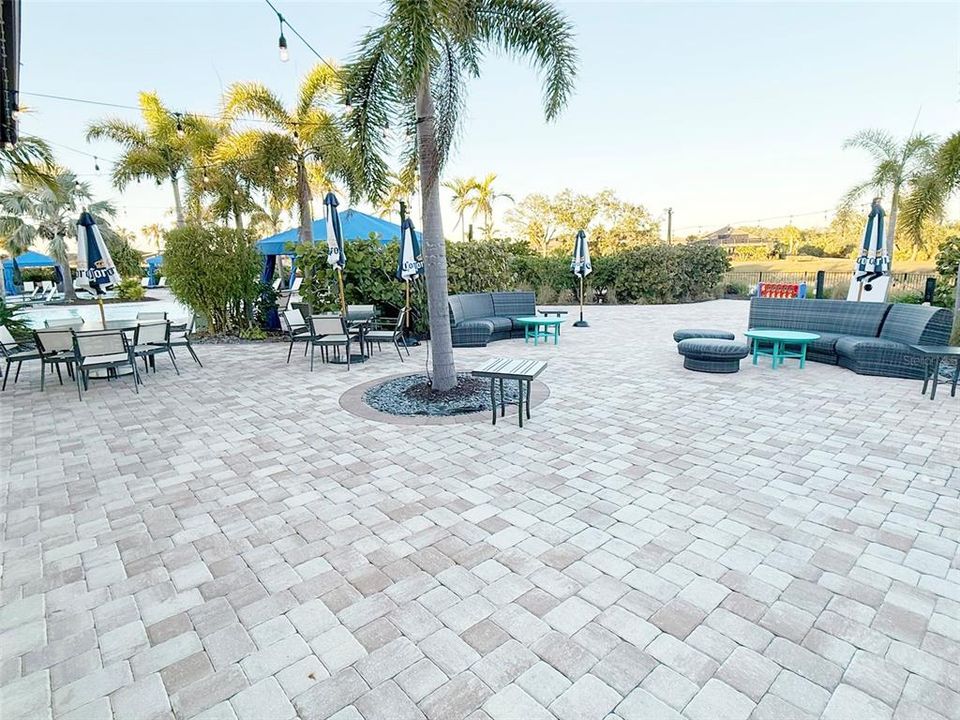 合同活跃: $2,549,900 (4 贝兹, 4 浴室, 4938 平方英尺)