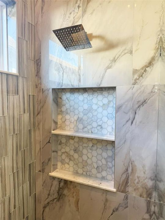 合同活跃: $2,549,900 (4 贝兹, 4 浴室, 4938 平方英尺)