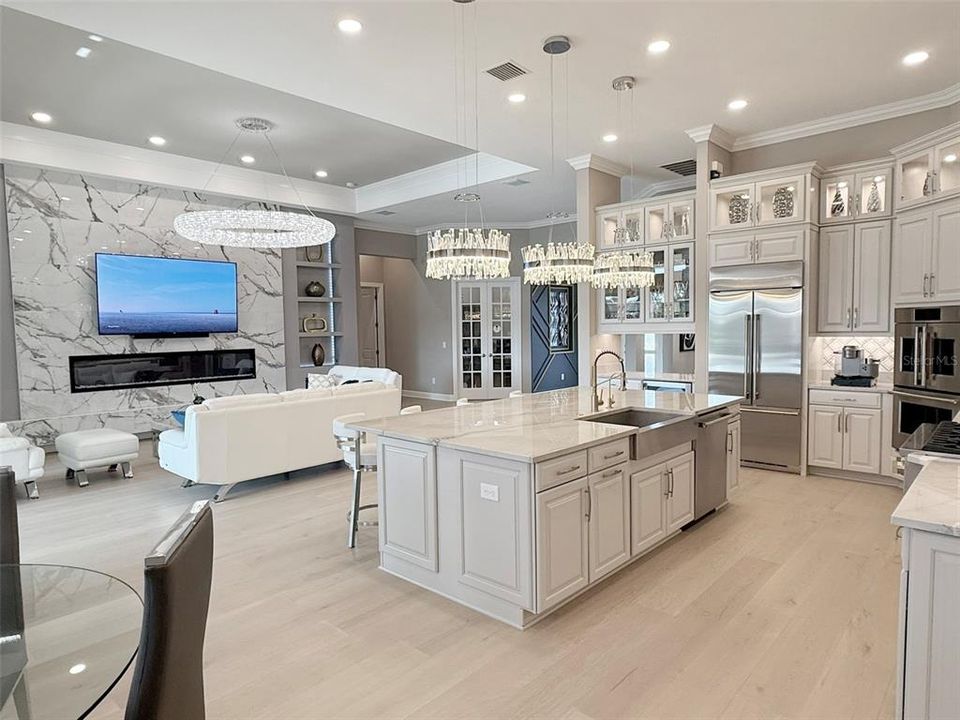 合同活跃: $2,549,900 (4 贝兹, 4 浴室, 4938 平方英尺)