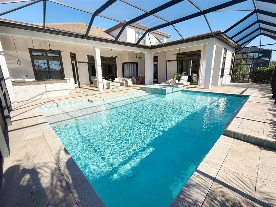 合同活跃: $2,549,900 (4 贝兹, 4 浴室, 4938 平方英尺)