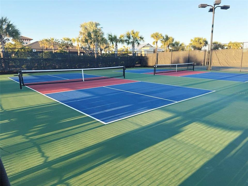 合同活跃: $2,549,900 (4 贝兹, 4 浴室, 4938 平方英尺)