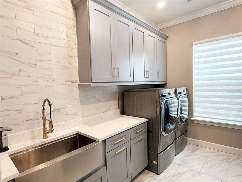 合同活跃: $2,549,900 (4 贝兹, 4 浴室, 4938 平方英尺)