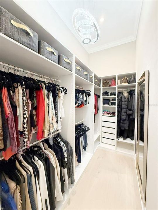 合同活跃: $2,549,900 (4 贝兹, 4 浴室, 4938 平方英尺)