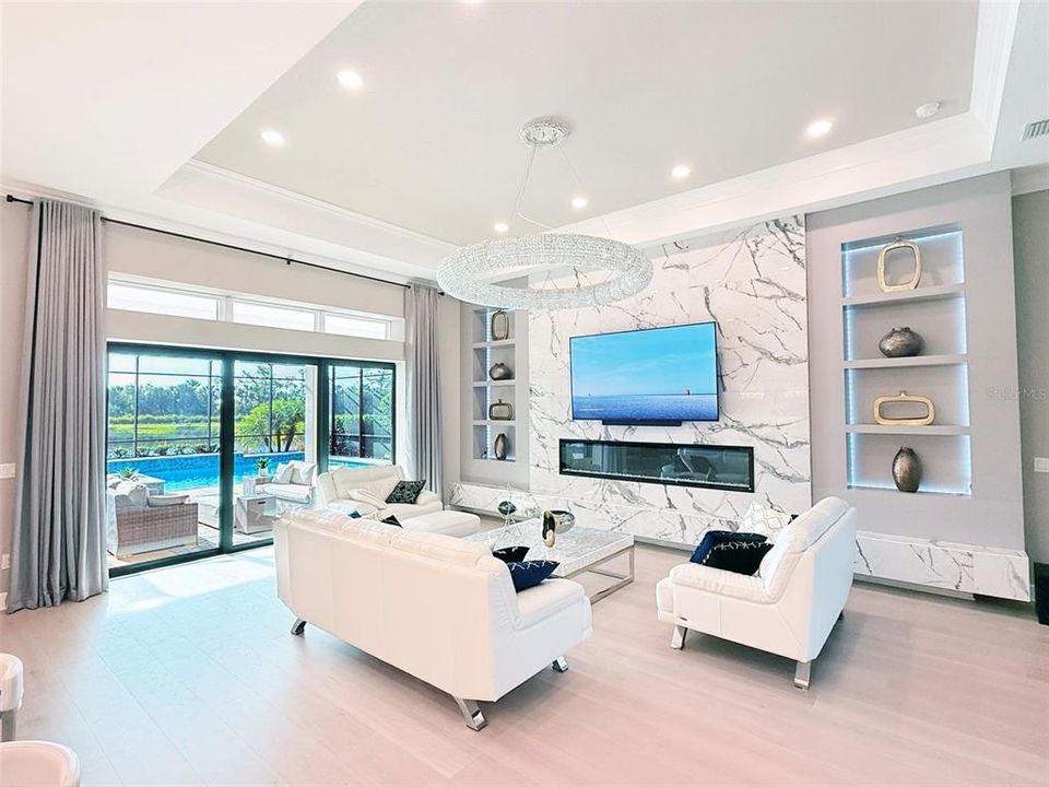 合同活跃: $2,549,900 (4 贝兹, 4 浴室, 4938 平方英尺)