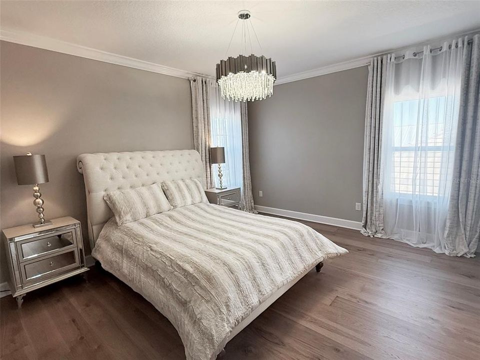 合同活跃: $2,549,900 (4 贝兹, 4 浴室, 4938 平方英尺)