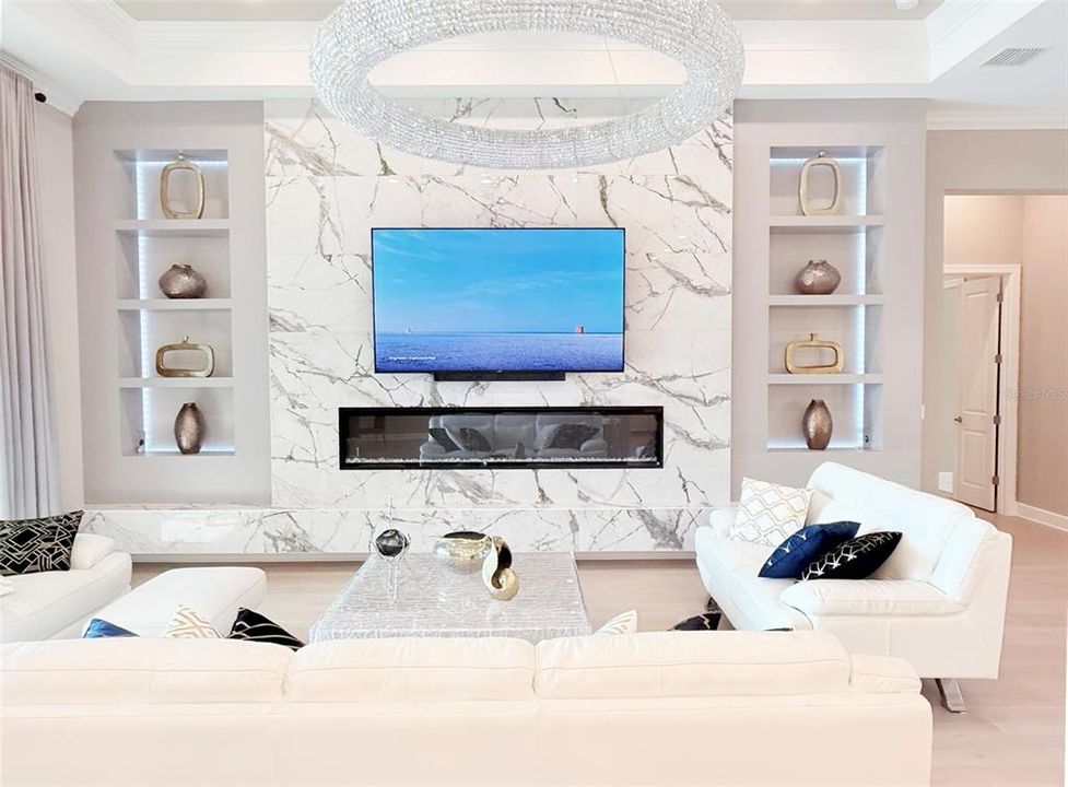 合同活跃: $2,549,900 (4 贝兹, 4 浴室, 4938 平方英尺)