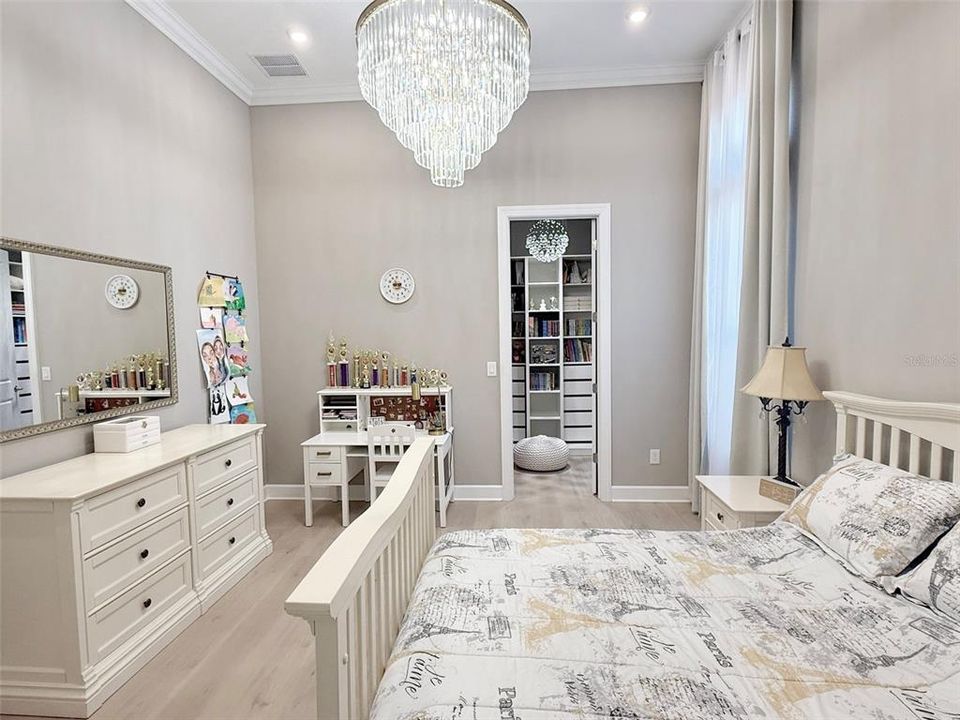 合同活跃: $2,549,900 (4 贝兹, 4 浴室, 4938 平方英尺)