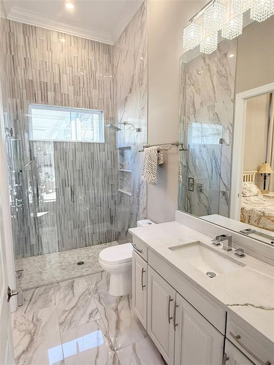 合同活跃: $2,549,900 (4 贝兹, 4 浴室, 4938 平方英尺)