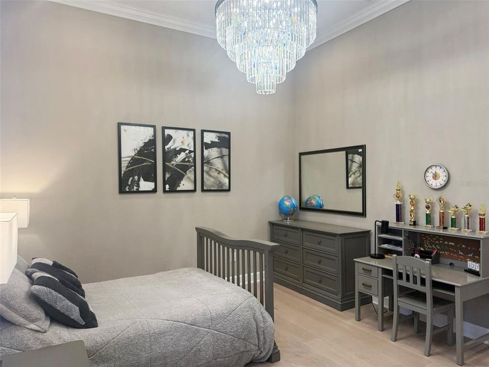 合同活跃: $2,549,900 (4 贝兹, 4 浴室, 4938 平方英尺)