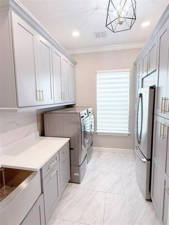 合同活跃: $2,549,900 (4 贝兹, 4 浴室, 4938 平方英尺)