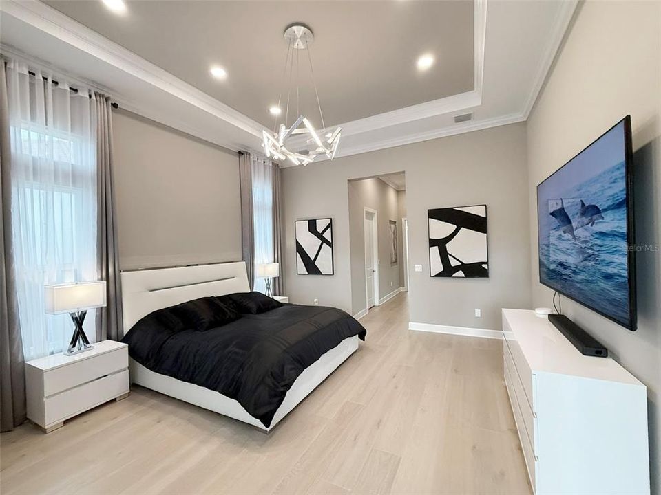 合同活跃: $2,549,900 (4 贝兹, 4 浴室, 4938 平方英尺)