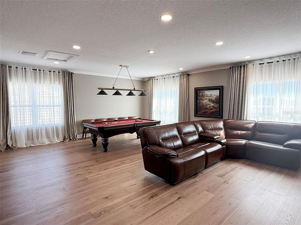 合同活跃: $2,549,900 (4 贝兹, 4 浴室, 4938 平方英尺)