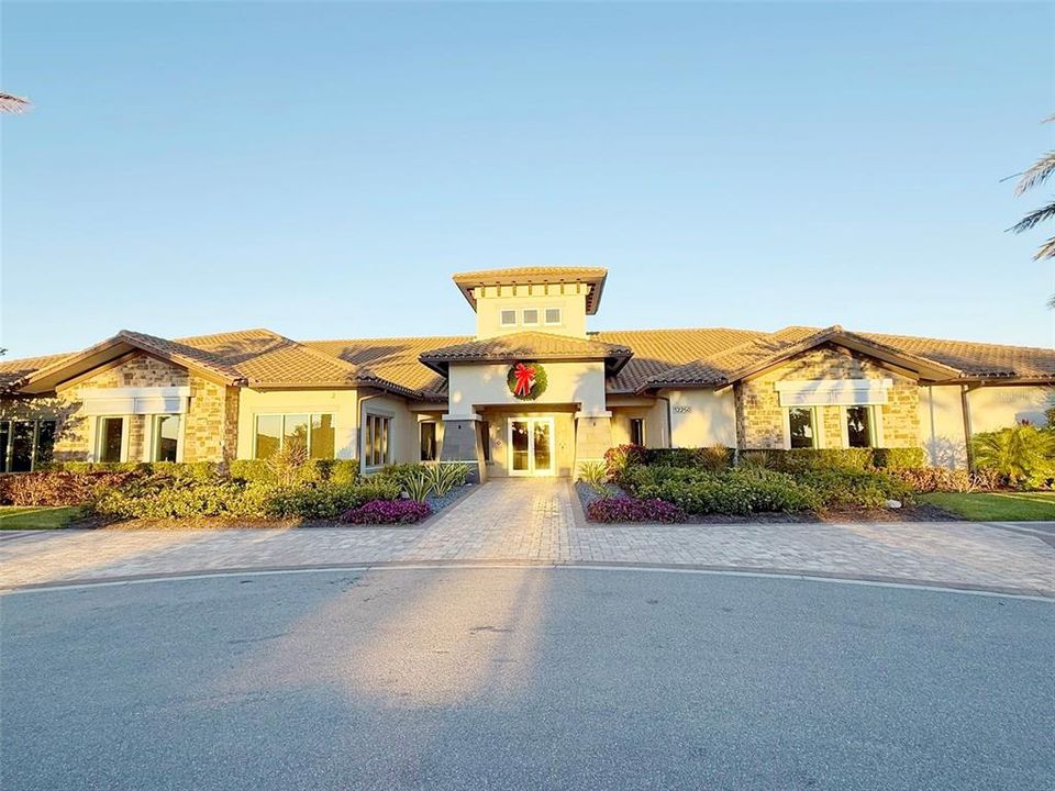 合同活跃: $2,549,900 (4 贝兹, 4 浴室, 4938 平方英尺)