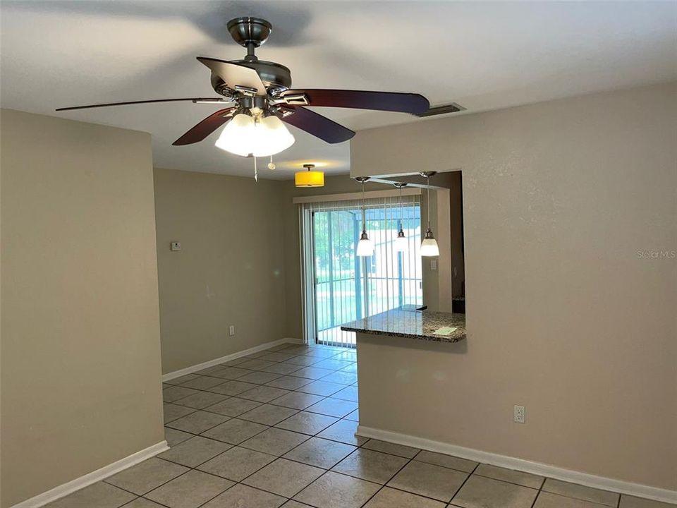 For Rent: $1,600 (3 beds, 1 baths, 943 Square Feet)
