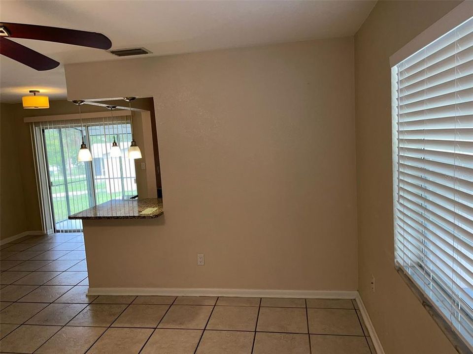 For Rent: $1,600 (3 beds, 1 baths, 943 Square Feet)