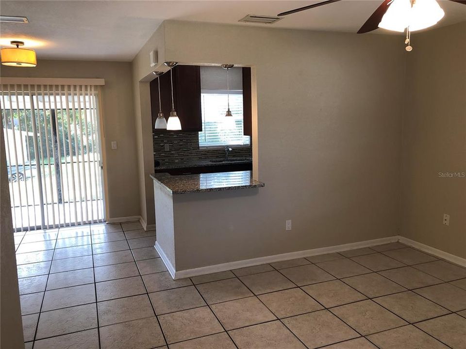 For Rent: $1,600 (3 beds, 1 baths, 943 Square Feet)