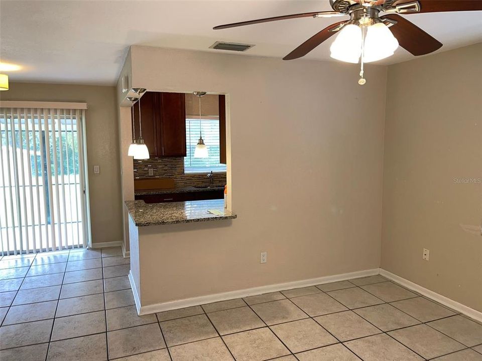 For Rent: $1,600 (3 beds, 1 baths, 943 Square Feet)