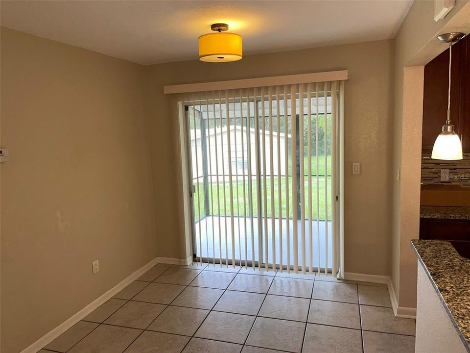 For Rent: $1,600 (3 beds, 1 baths, 943 Square Feet)