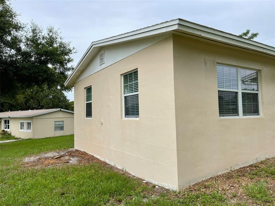 For Rent: $1,600 (3 beds, 1 baths, 943 Square Feet)