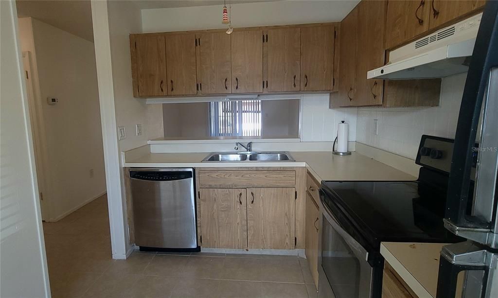 В аренду: $1,300 (2 спален, 1 ванн, 888 Квадратных фут)