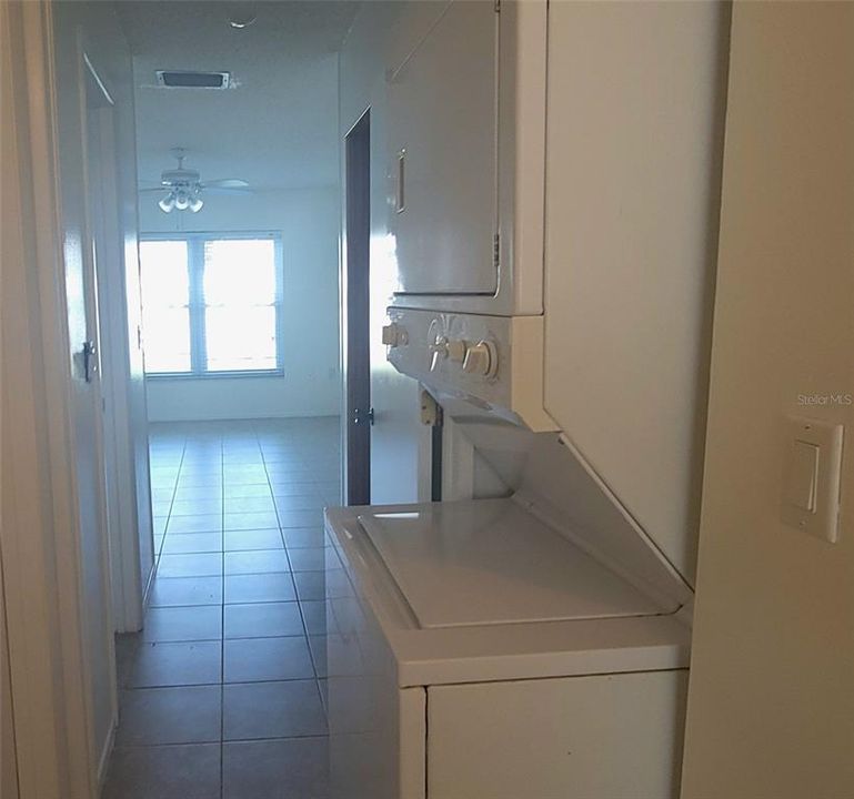 В аренду: $1,300 (2 спален, 1 ванн, 888 Квадратных фут)