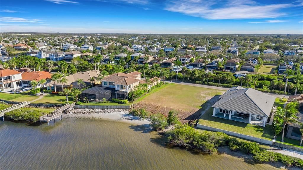 На продажу: $1,700,000 (0.62 acres)