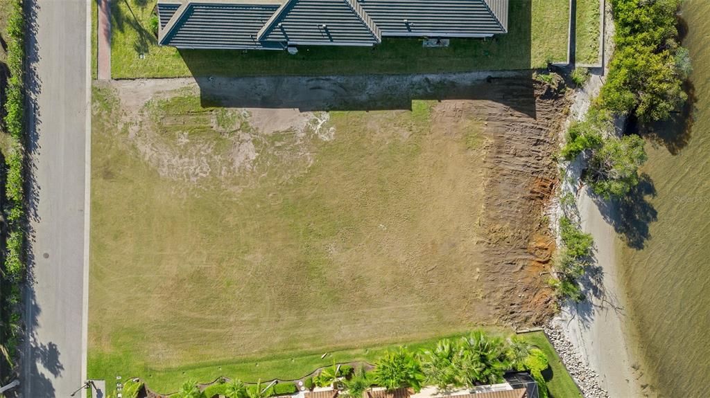 На продажу: $1,700,000 (0.62 acres)