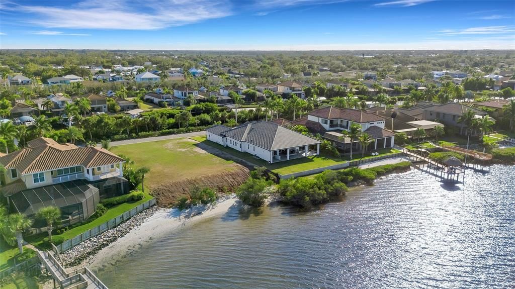 На продажу: $1,700,000 (0.62 acres)