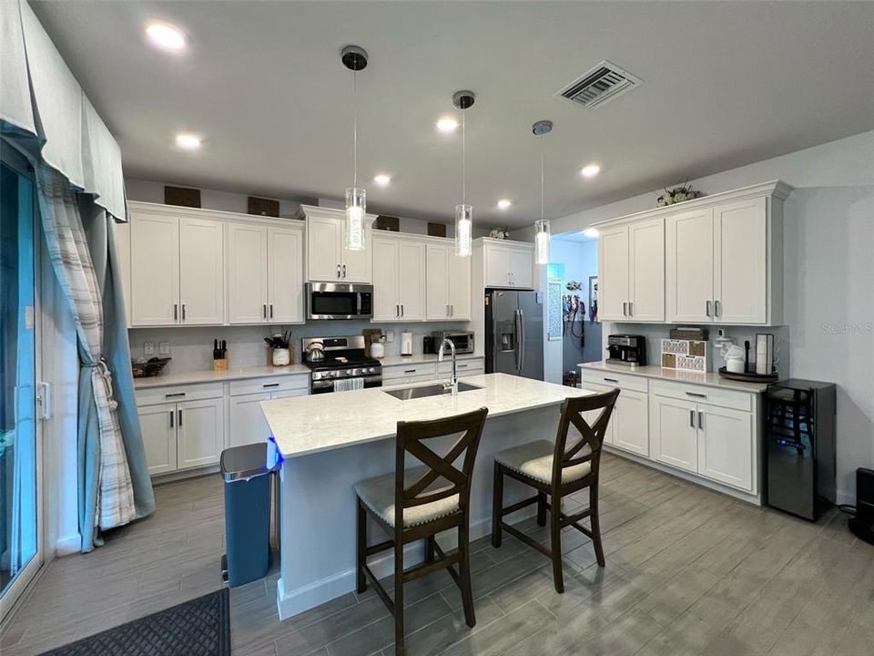 For Sale: $665,000 (4 beds, 3 baths, 2401 Square Feet)