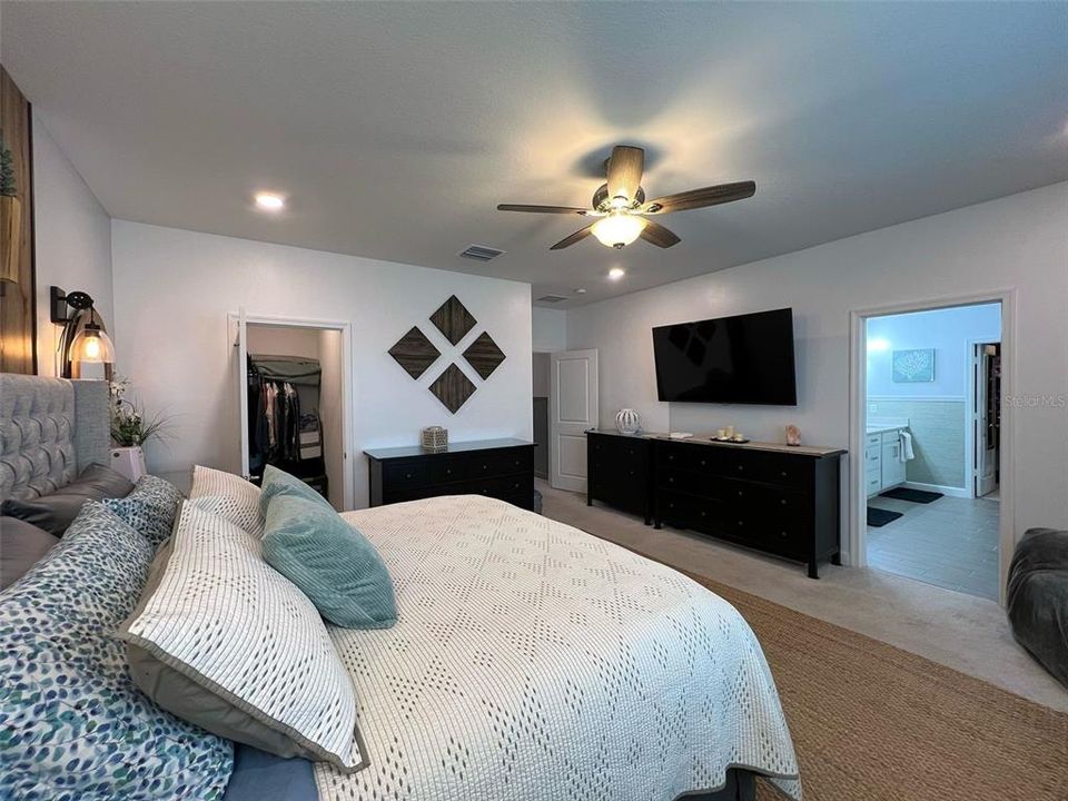 For Sale: $665,000 (4 beds, 3 baths, 2401 Square Feet)