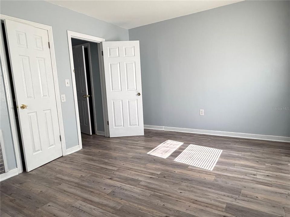 出租: $1,050 (1 贝兹, 1 浴室, 800 平方英尺)