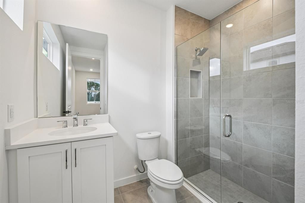 For Sale: $999,990 (5 beds, 4 baths, 3711 Square Feet)