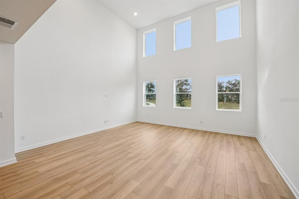 For Sale: $999,990 (5 beds, 4 baths, 3711 Square Feet)