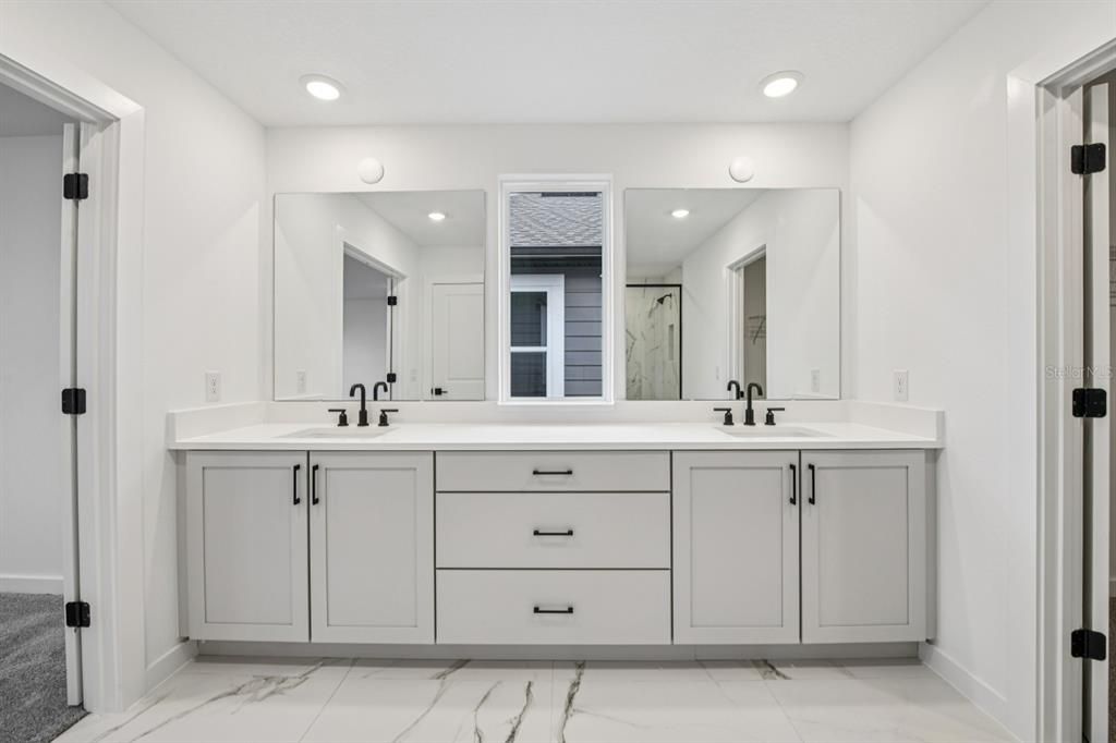 For Sale: $999,990 (5 beds, 4 baths, 3711 Square Feet)