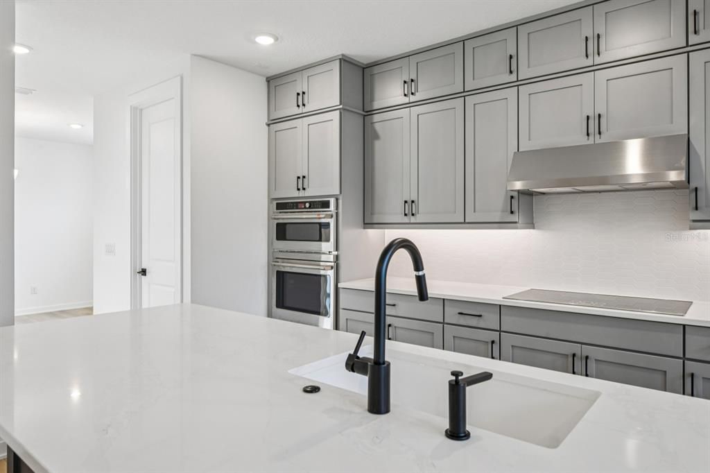 For Sale: $999,990 (5 beds, 4 baths, 3711 Square Feet)