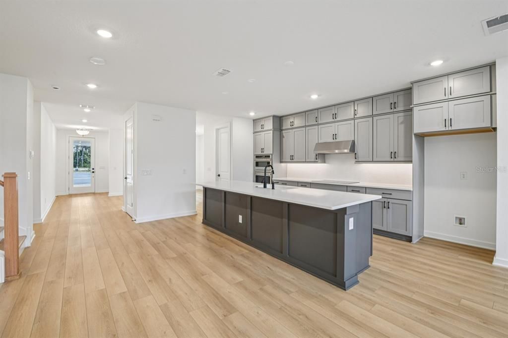 For Sale: $999,990 (5 beds, 4 baths, 3711 Square Feet)