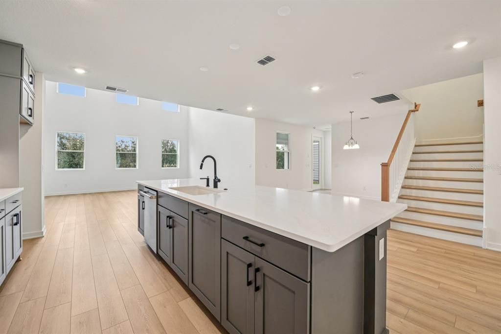 For Sale: $999,990 (5 beds, 4 baths, 3711 Square Feet)