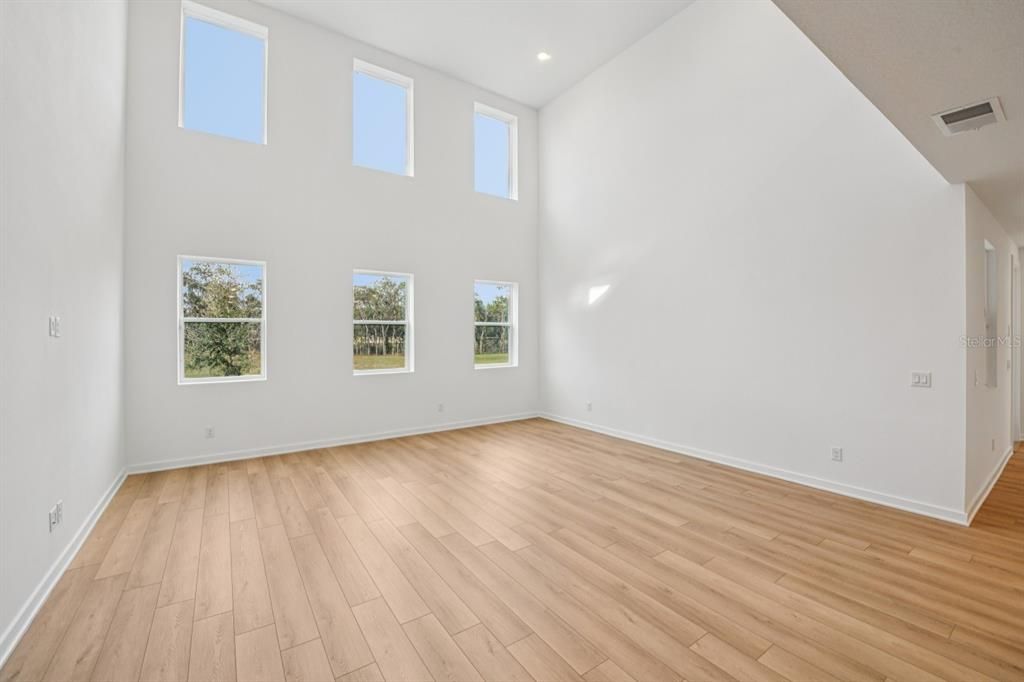 For Sale: $999,990 (5 beds, 4 baths, 3711 Square Feet)