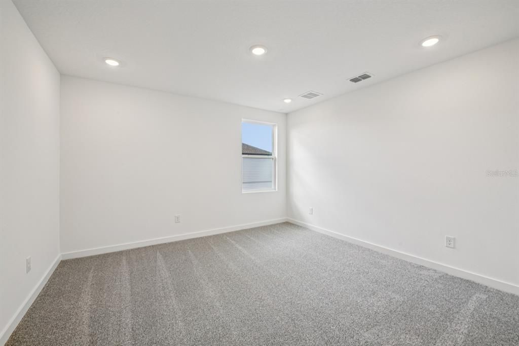 For Sale: $999,990 (5 beds, 4 baths, 3711 Square Feet)