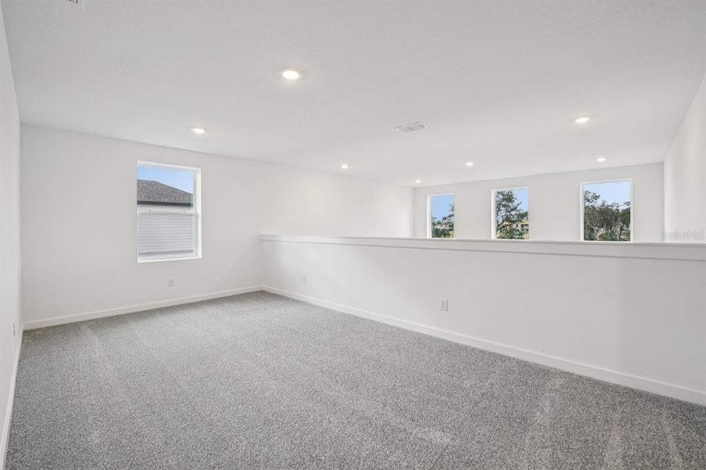 For Sale: $999,990 (5 beds, 4 baths, 3711 Square Feet)