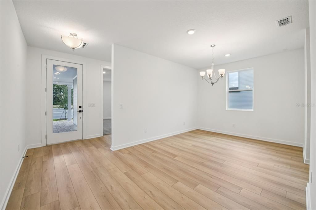 For Sale: $999,990 (5 beds, 4 baths, 3711 Square Feet)