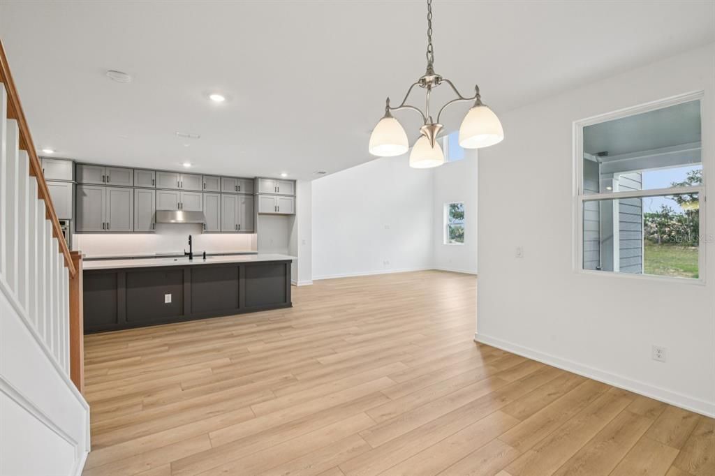 For Sale: $999,990 (5 beds, 4 baths, 3711 Square Feet)