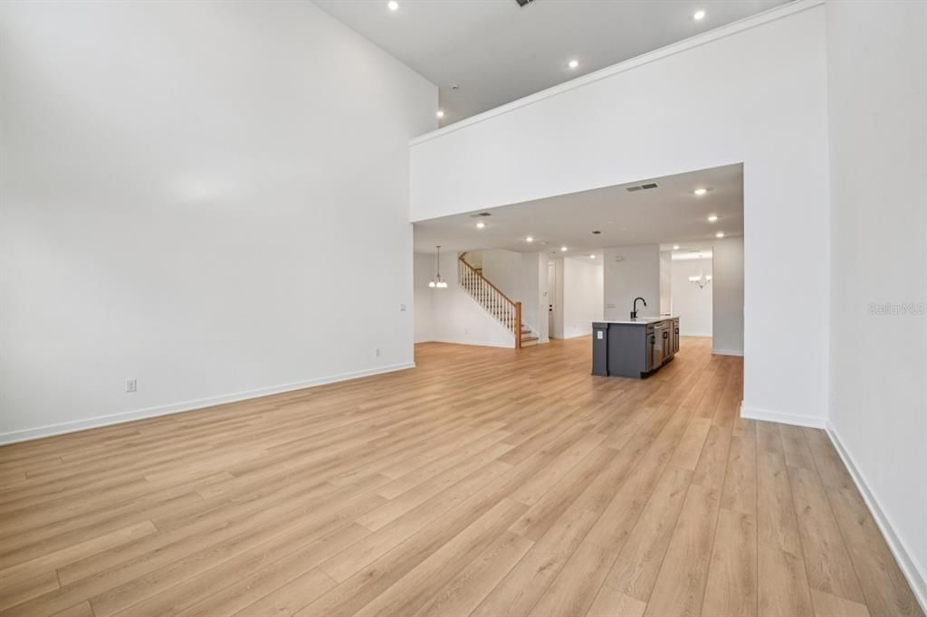 For Sale: $999,990 (5 beds, 4 baths, 3711 Square Feet)