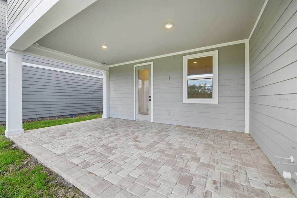 For Sale: $999,990 (5 beds, 4 baths, 3711 Square Feet)