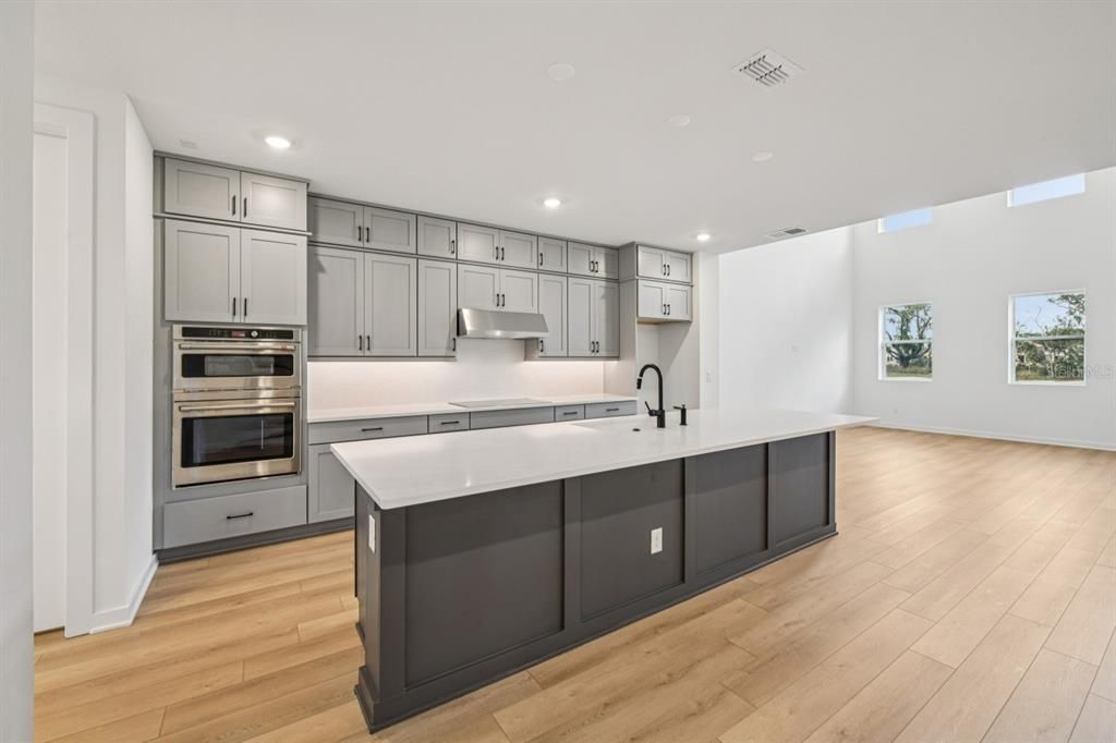 For Sale: $999,990 (5 beds, 4 baths, 3711 Square Feet)